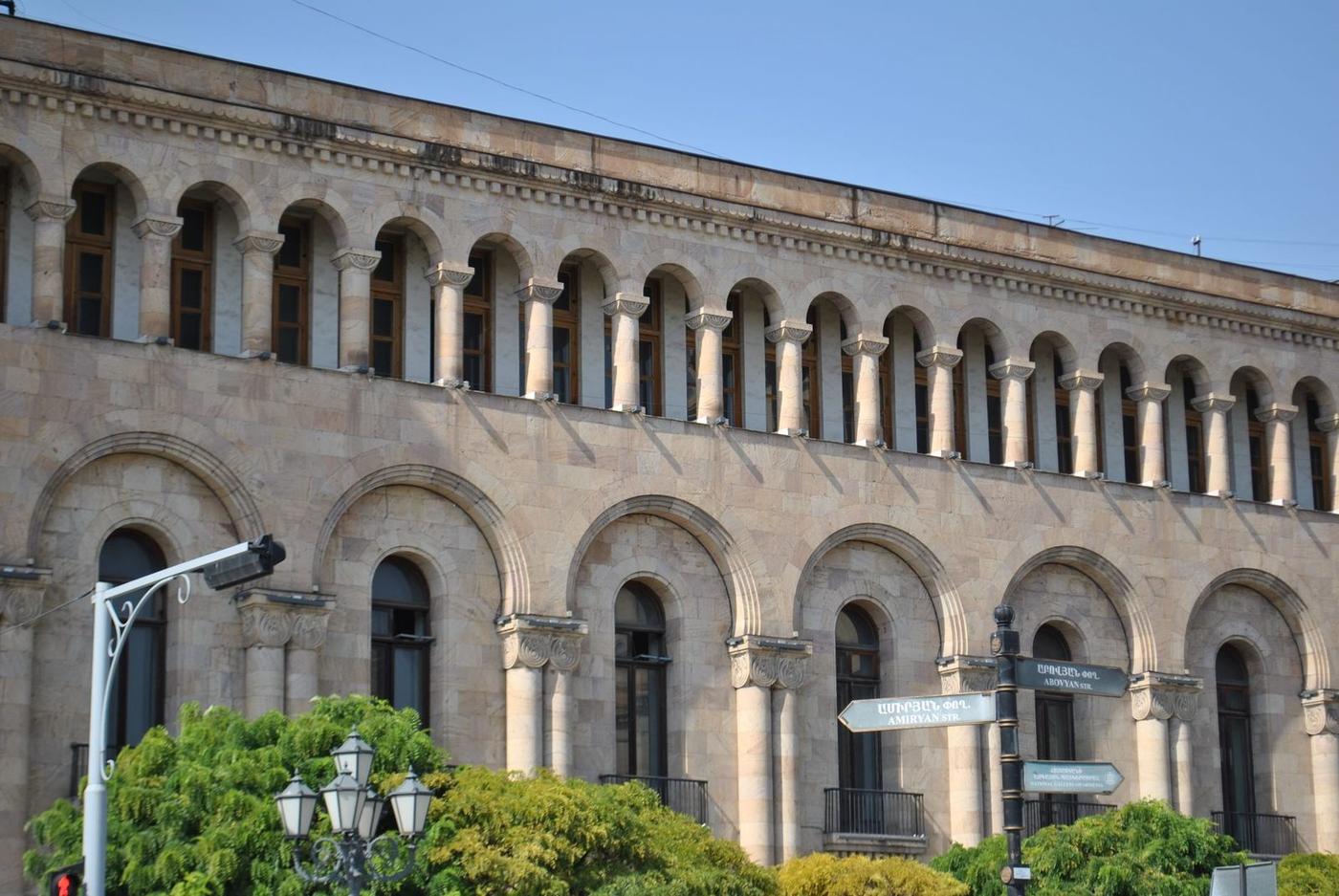 دفتر ثبت رسمی ازدواج در ایروان ارمنستان