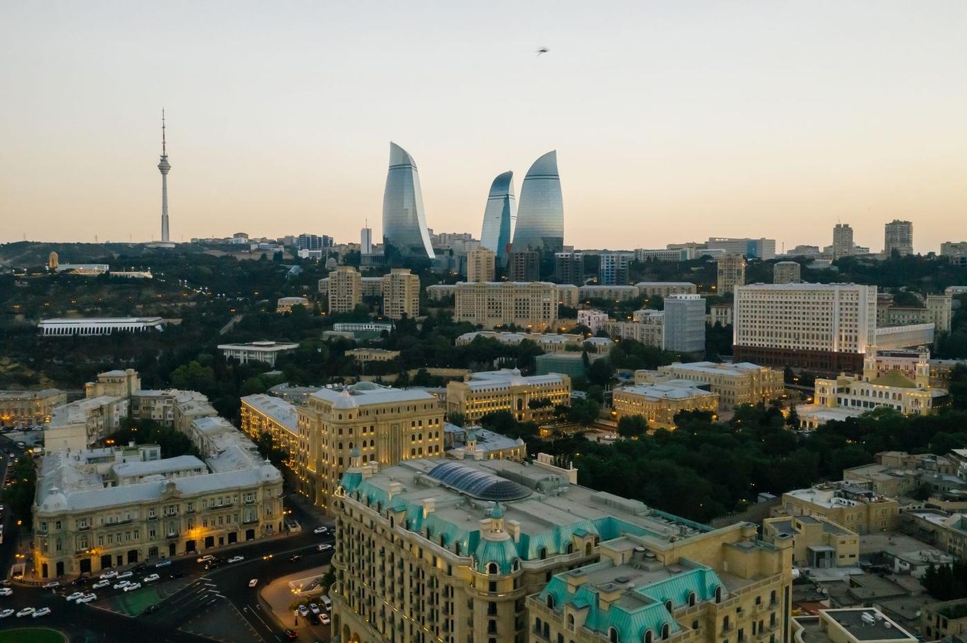 راهنمای کامل سفر به آذربایجان و جاذبههای گردشگری ۲۰۲۶