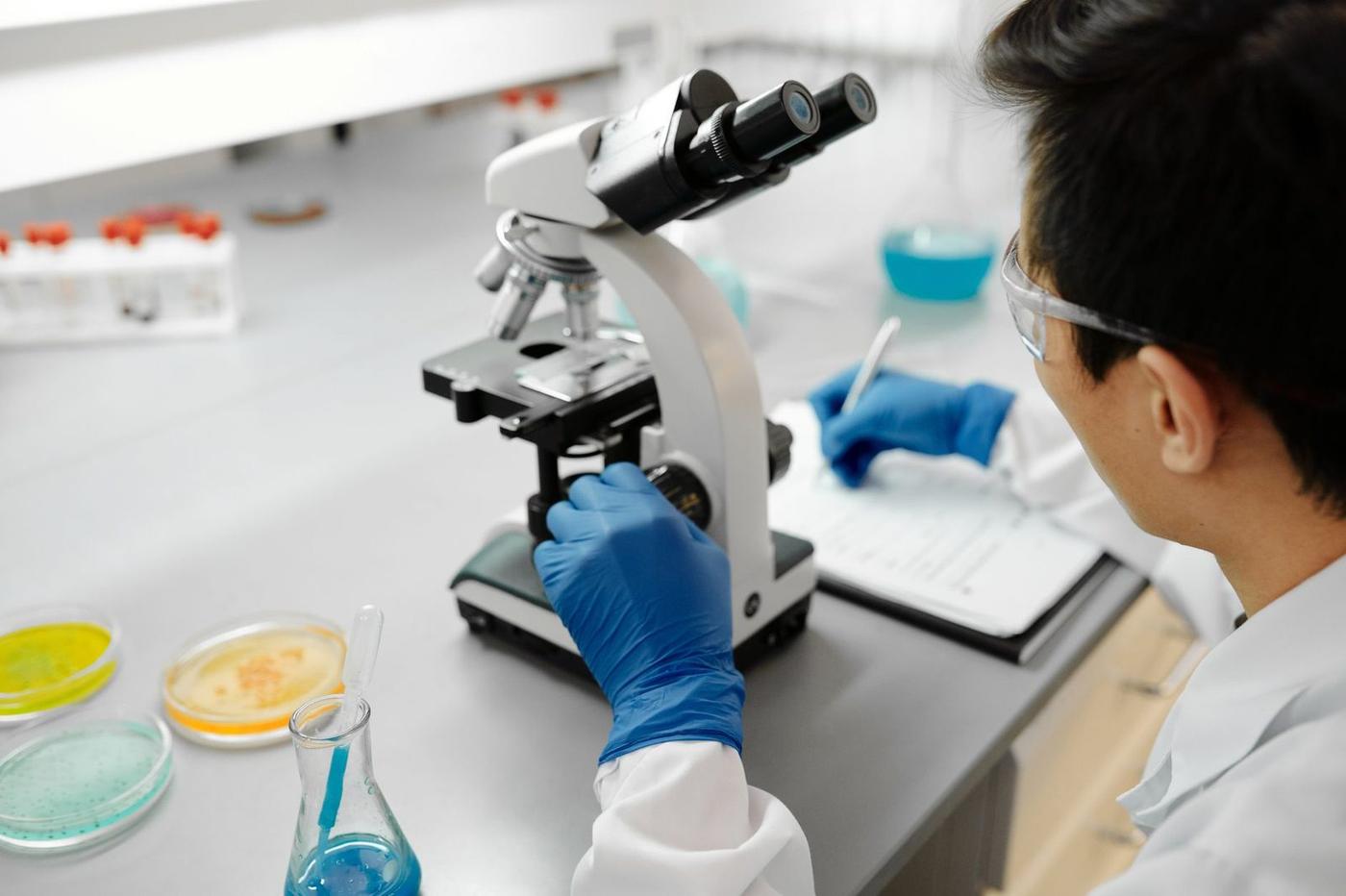 پژوهشگر دکترا در آزمایشگاه پیشرفته در آلمان