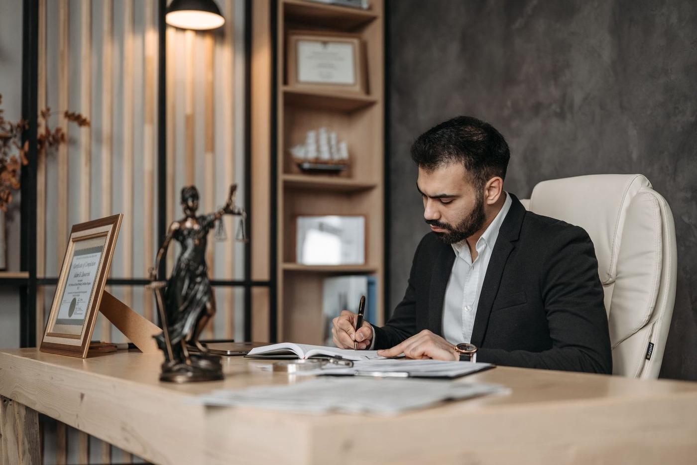 وظایف وکیل مهاجرت به هلند