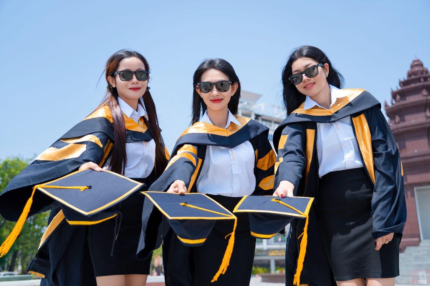 آزادسازی مدرک دکتری تخصصی دانشآموختگان دانشگاه دولتی