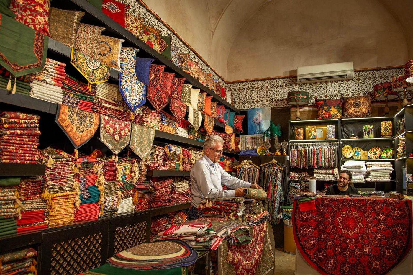 غذای حلال و فروشگاههای ایرانی در آلمان — راهنمای کامل ۲۰۲۶