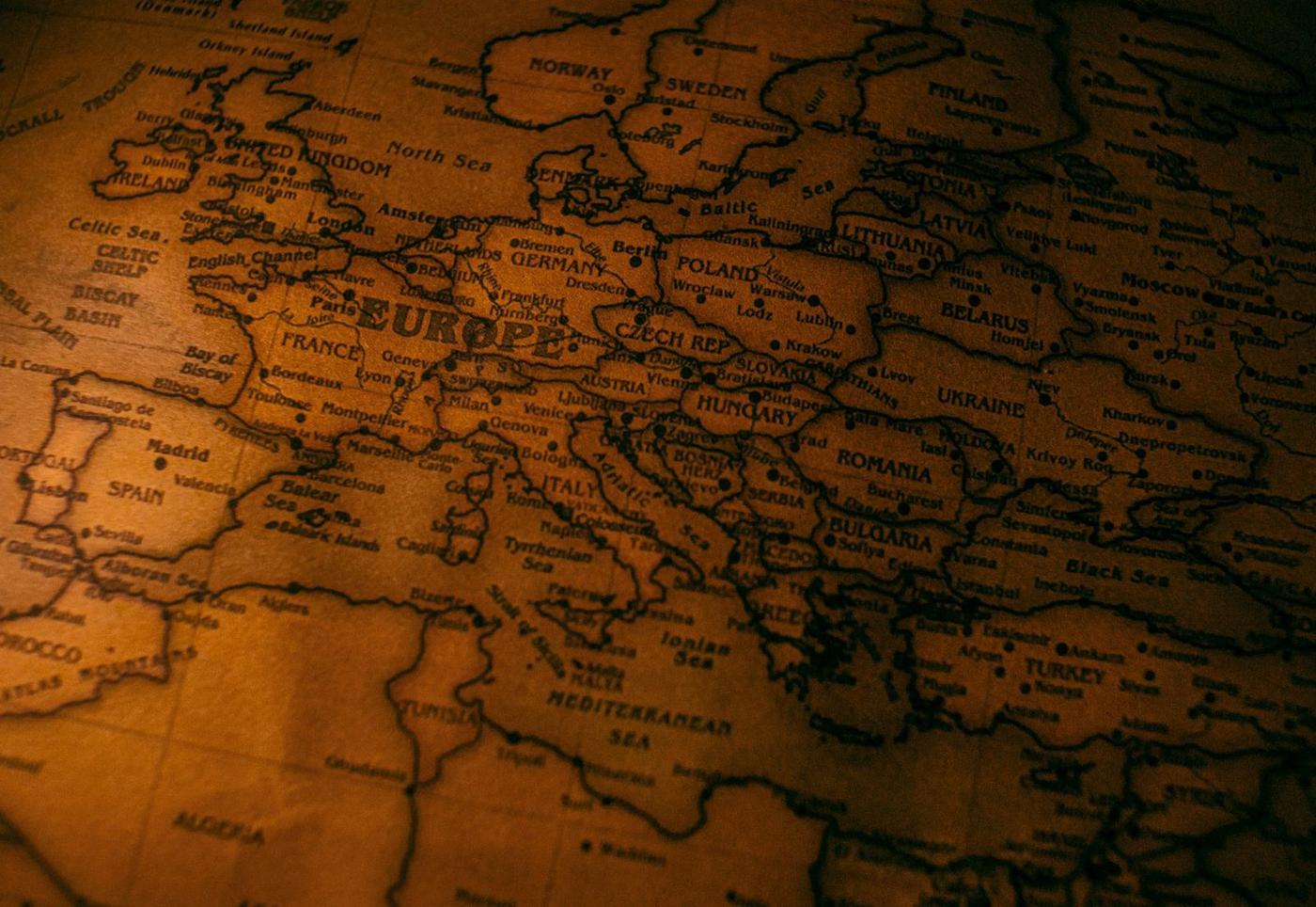 ایتالیا یا مجارستان؟ مقایسه جامع مهاجرت، کار و زندگی در سال ۲۰۲۶