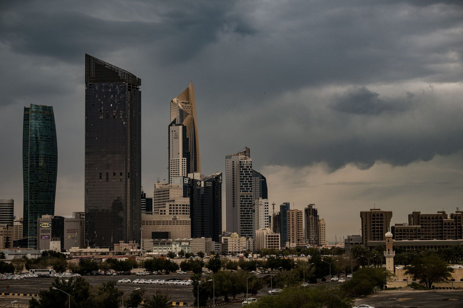 نمایی از خط افق مدرن و آسمانخراشهای شهر کویت