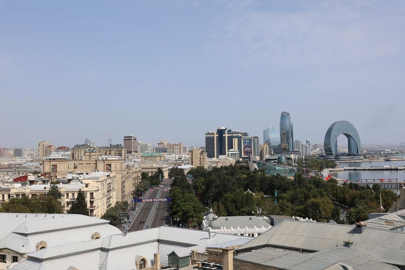 نمایی از شهر باکو و معماری مدرن آذربایجان